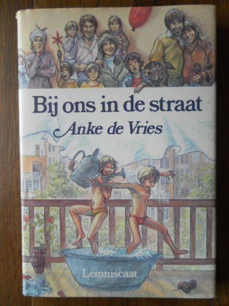 Vries, Anke de; Illustrator : Maat, Dick van der  - Bij ons in de straat