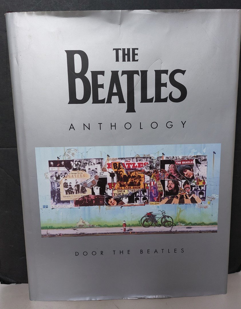 The Beatles - The Beatles anthology het verhaal van The Beatles voor het eerst verteld in hun eigen woorden en met eigen foto's 