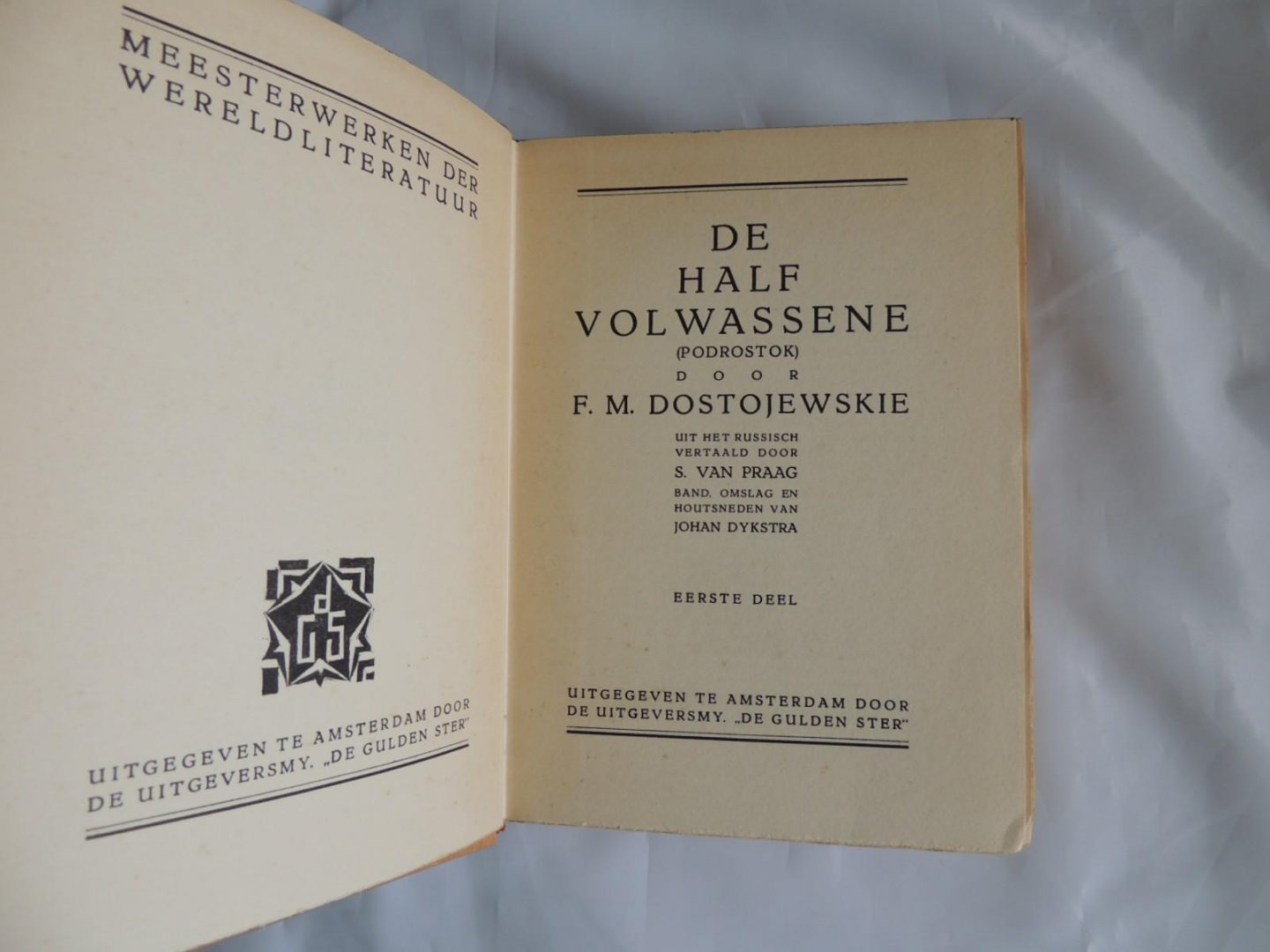 Dostojewskie, F.M. - Vert. door S. van Praag - De Halfvolwassene (Podrostok) Vert. door S. van Praag, band omslag en houtsneden van Johan Dykstra