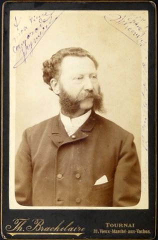Leenders, Maurice: - [Kabinettfotografie, halbe Figur, nach halbrechts]
