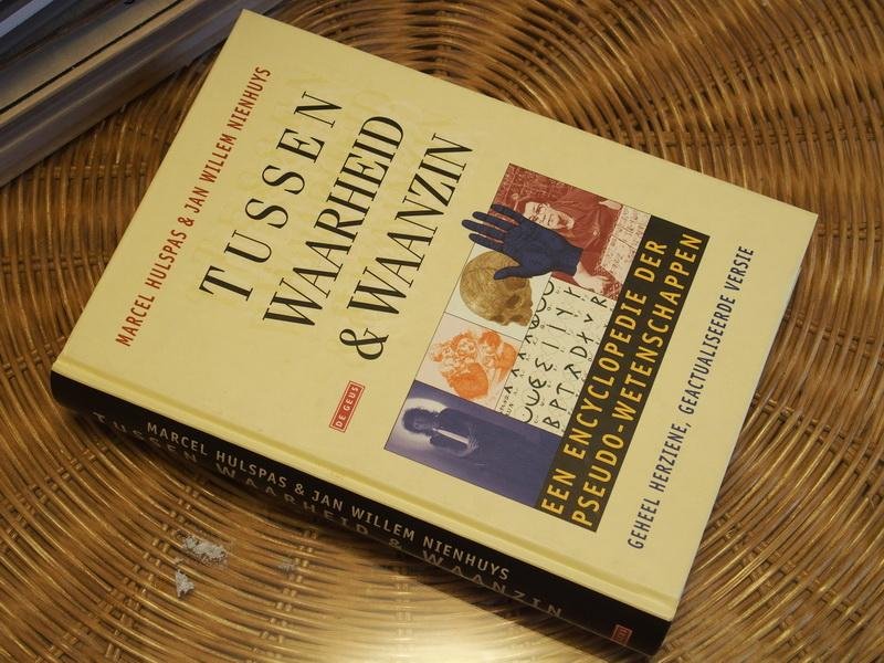Hulspas M.  e.a. - Tussen Waarheid & Waanzin. Een encyclopedie der Pseudo-wetenschappen