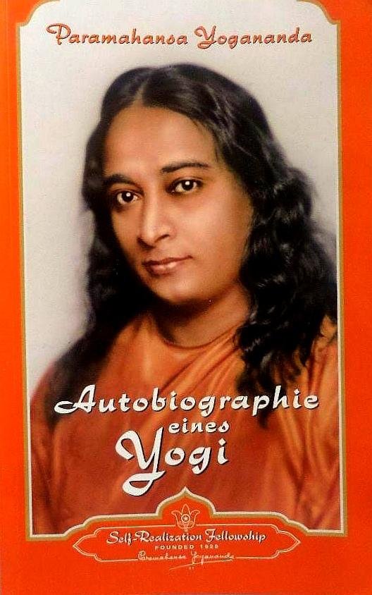 Yogananda , Paramahansa . [ ISBN 9780876120873 ] 0219 - Autobiographie Eines Yogi. ( Das Lebenszeugnis des großen indischen Meisters, der zum Mittler zwischen westlicher und östlicher Religiosität wurde . ) Die beste, umfassendste und verständlichste Einführung in die Philosophie des Yoga, die es gibt;  -