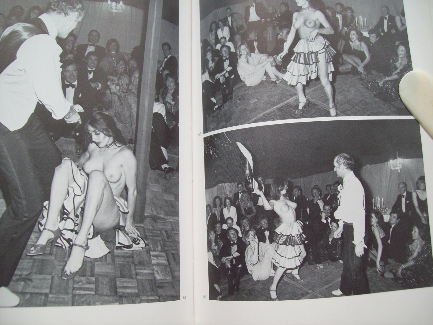 Richard Young & Christopher - "By Invitation Only"  Fotoboek met tekst 122 foto's met o.a. Andy Warhol, Liza Minelli, Rod Stewart , Dirk Bogarde