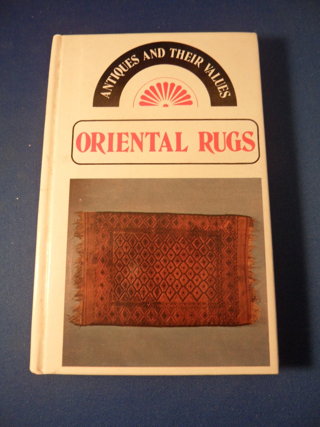 Curtis, Tony - Oriental rugs. Antiques and their values.