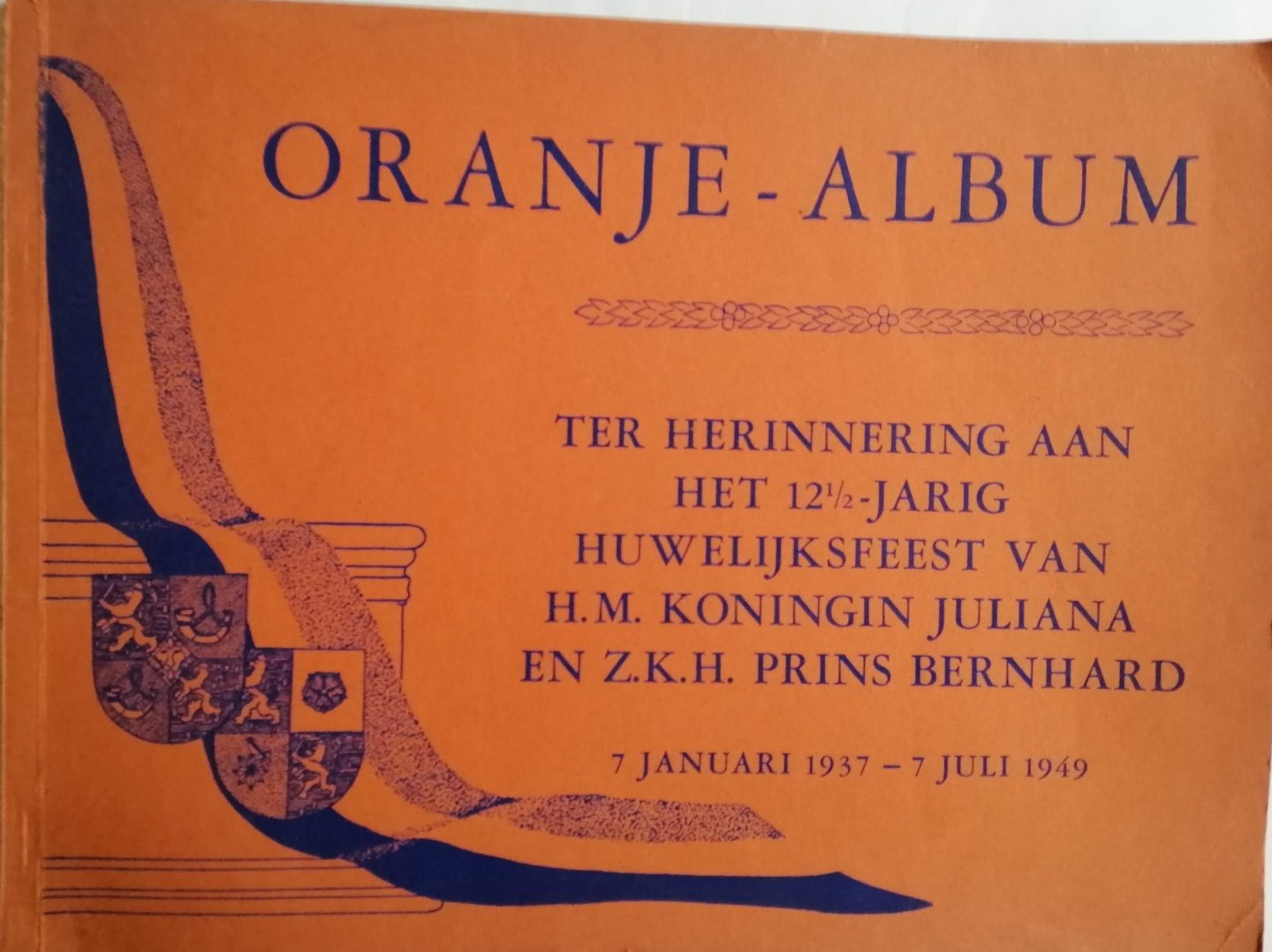  - Oranje-album Ter herinnering aan het 121/2-jarig huwelijksfeest van H.M. Koningin Juliana en Z.K.H. Prins Bernhard 7 januari 1937 - 7 juli 1949