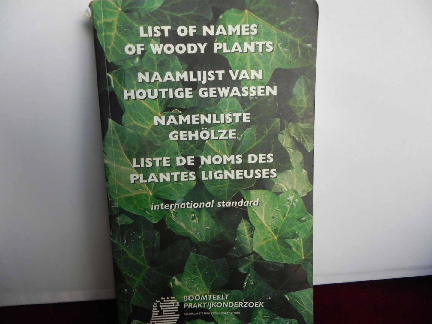  - Naamlijst van houtige gewassen = List of names of woody plants / druk 1