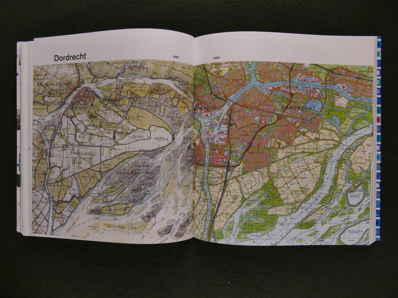 Hooimeijer, Fransje e.a. - Atlas of Dutch water cities + uitklapbare plaat (6 foto's)
