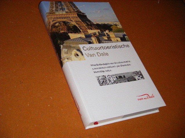 Boon, Ton van den. - Cultuurtoeristische Van Dale. Woordenboekgids voor de cultuurtoerist. 5000 Termen verklaard. 500 illustraties. Meertalige index.
