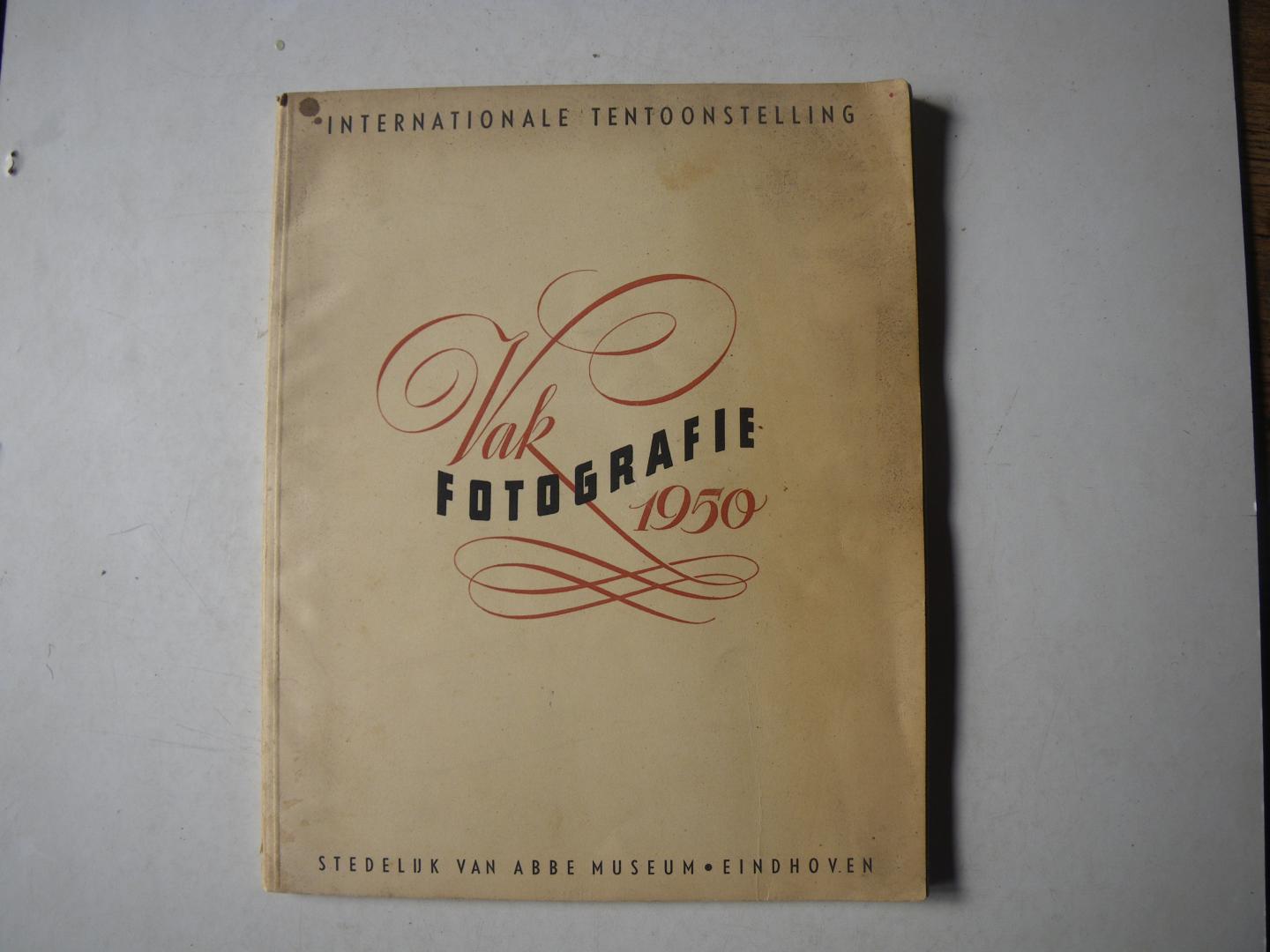 Arn van der Heijden, F. v.d. Bichelaar, M. Coppens, ea - Vak fotografie 1950. Internationale tentoonstelling.