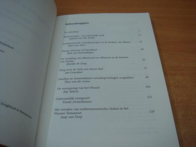 Dorp, J. van e.a - Heilige tekst in onze taal - bijbelvertalen voor gereformeerd Nederland