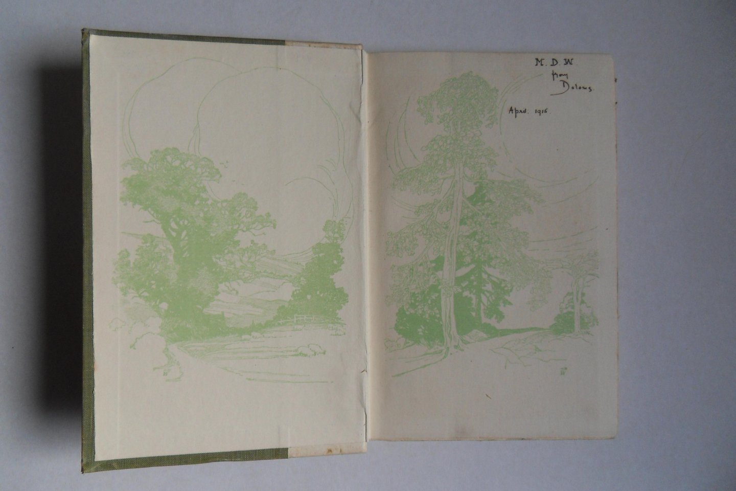 Gallienne, Richard le. - The Highway to Happiness. [ Prachtige vormgeving ].