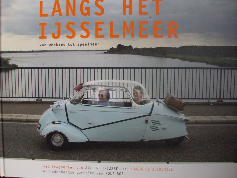 Bos, Rolf. / Bert Verhoeff.  - fotografeert - Bert Verhoeff - Langs het IJsselmeer. - van werkzee tot speelmeer
