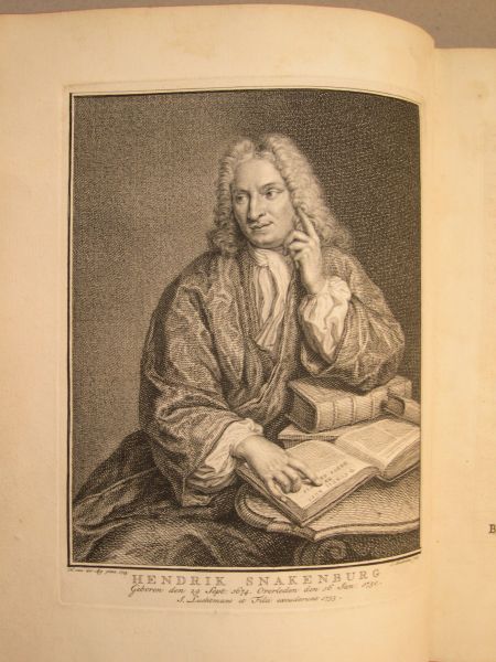 Snakenburg, H. - Poëzy van Hendrik Snakenburg, uitgegeven door Frans de Haes. Op de in zwart en rood gedrukte titelpagina een vignet door F. van Bleyswyk en een portret van Snakenburg door J. Houbraken naar H. van der Mij (1715).