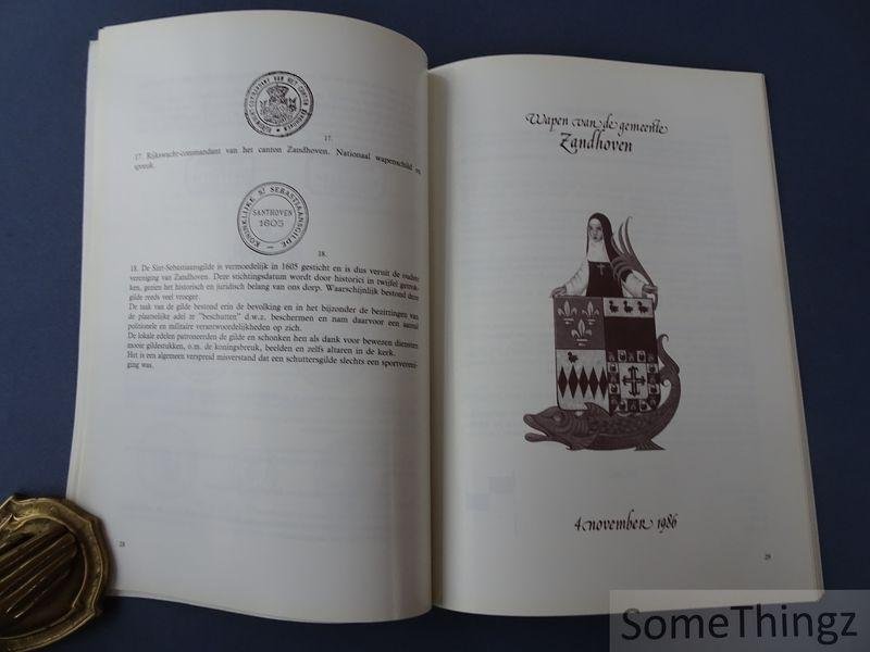 van Everbroeck, C. [compil.] - Santhoven-Zandhoven: in en om het gemeentehuis.