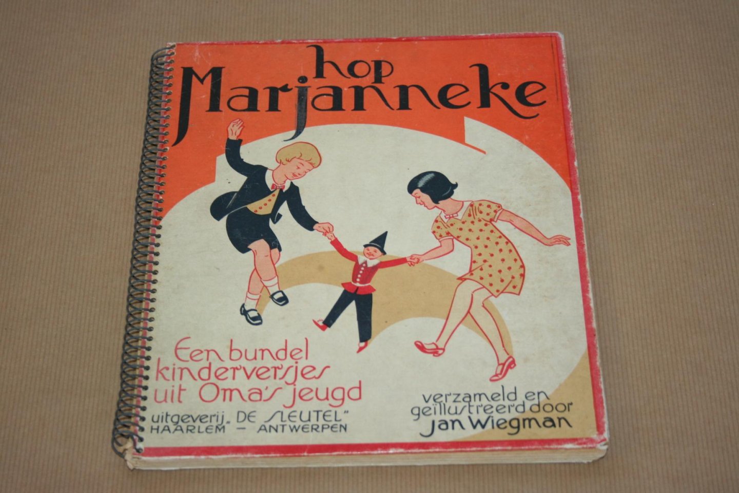 Jan Wiegman - Hop Marjanneke  --  Een bundel kinderversjes uit Oma's jeugd