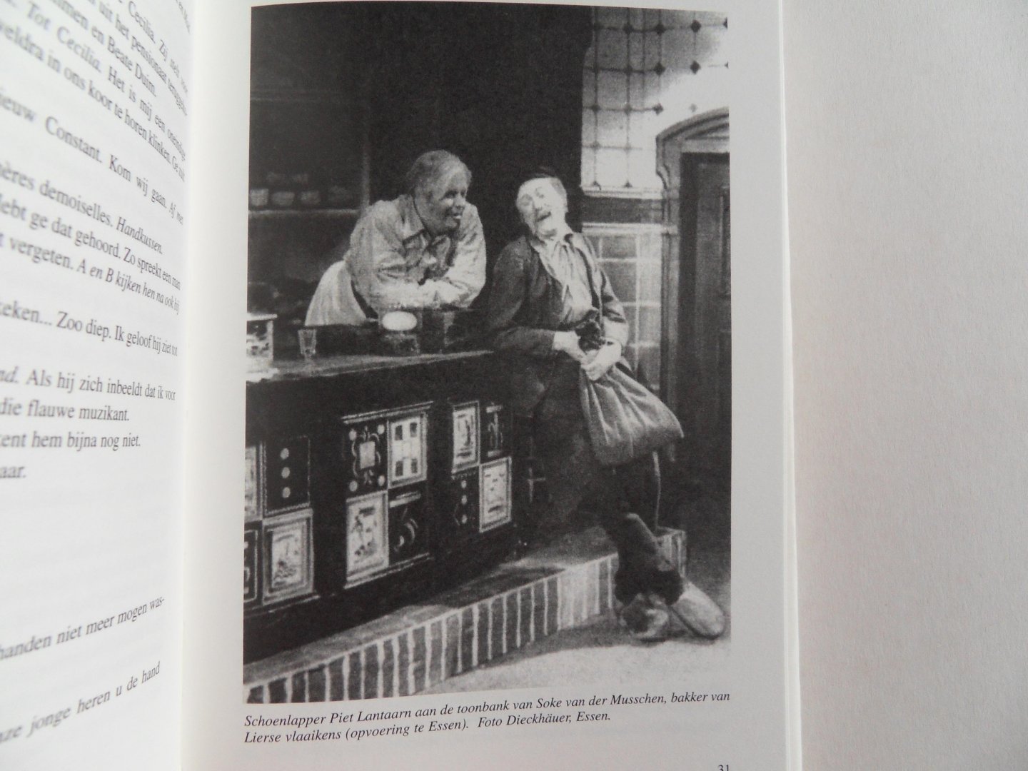 Timmermans, Felix; Jacobs, Karl. [ GESIGNEERD door Gommaar Timmermans ]. - De Zachte Keel. - Blijspel in drie bedrijven. [ Genummerd exemplaar 6 / 100 = van de Arabisch genummerde exemplaren ].