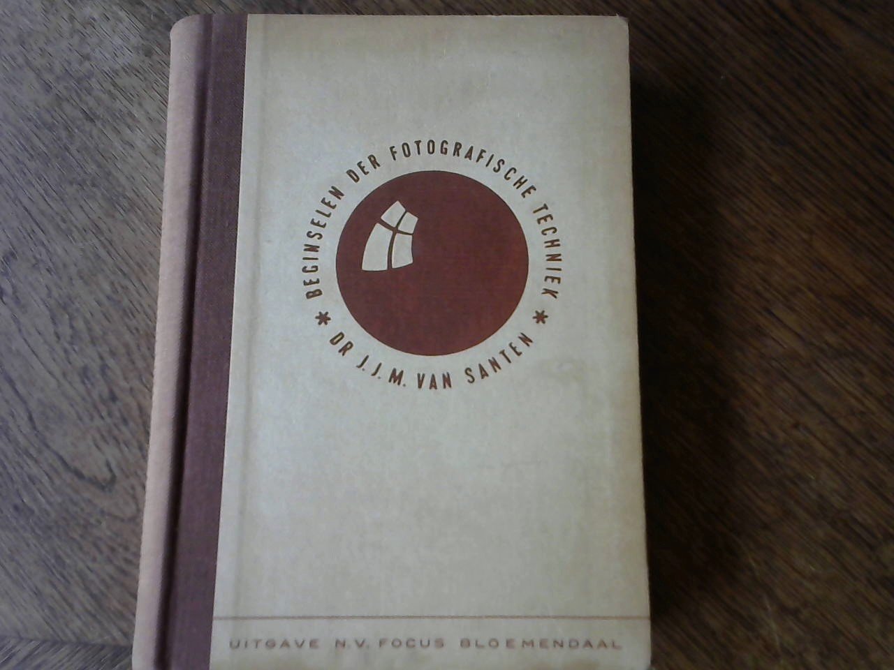 Santen Dr. J.J.M. van - Beginselen van de fotografische techniek met 347 afbeeldingen