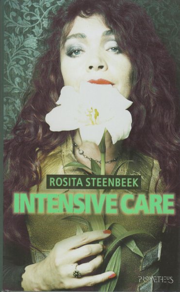 Steenbeek (Utrecht, 25 mei 1959), Rosita - Intensive care - Als kort na het overlijden van haar vader de schrijfster en haar moeder ernstig gewond raken bij een verkeersongeluk, krijgen ze in het ziekenhuis ineens veel te verwerken.