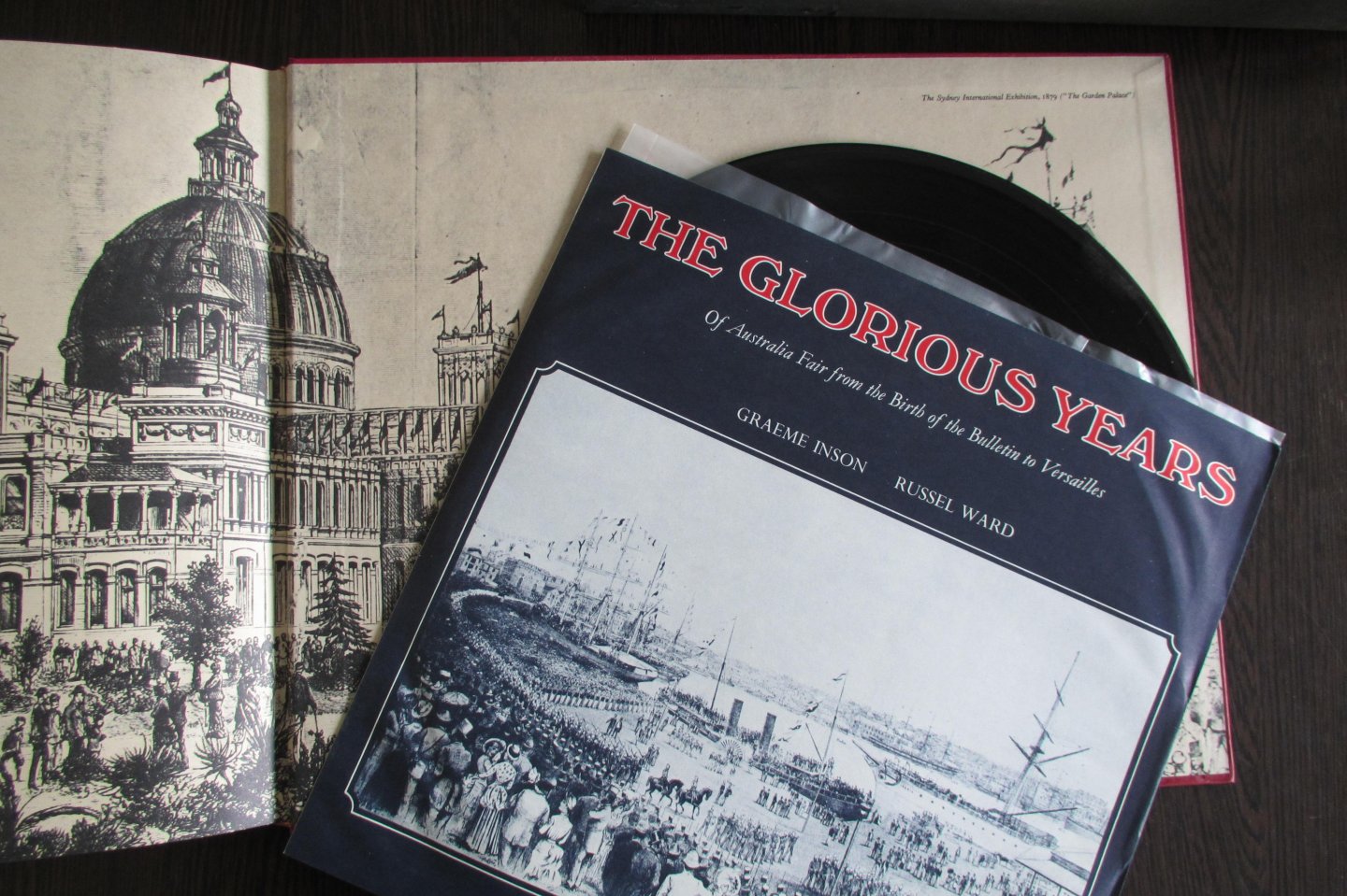 Greame Inson en Russel Ward - The Glorious Years of Australia Fair from the Birth of the Bulletin to Versailles - inclusief bijbehorende LP  - isbn 9780701604204