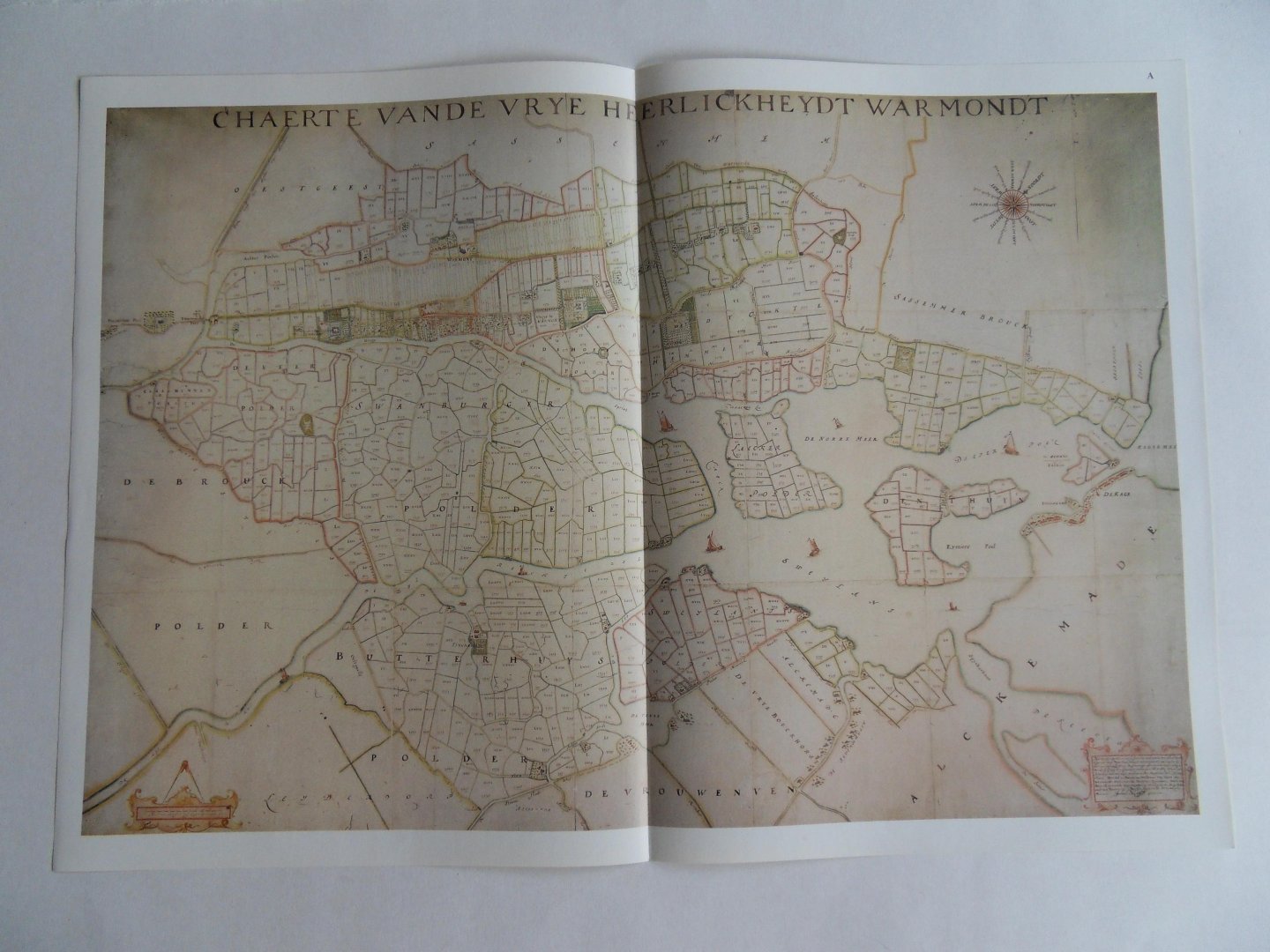Steur, A.G. van der [ uitgegeven en voorzien van een inleiding door ]. - Chaerte van de Vrye Heerlickheydt Warmondt - een pre-kadastrale kaart uit 1667 vervaardigd door Johan Dou(w). [ Beperkte oplage ].