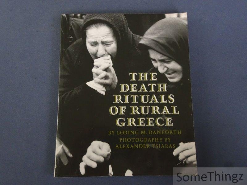 Loring M. Danforth / Alexander Tsiaras (photo.). - The Death Rituals of Rural Greece.