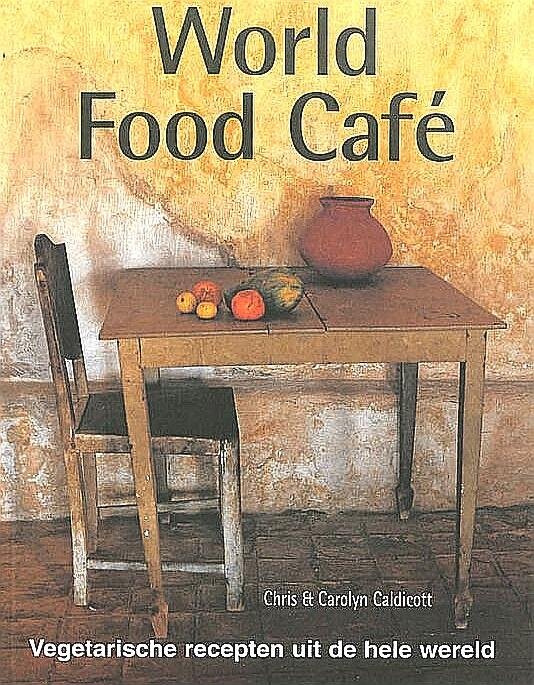 Caldicott , Chris . & Carolyn Caldicott . [ isbn 9789058971531 ] inv 1617 - World Food Cafe . ( Vegetarische recepten uit de hele wereld  . ) is een verzameling van verukkelijke vegetarische recepten en boeiende reisverhalen waarin beschreven wordt hoe de recepten ontdekt zijn. -