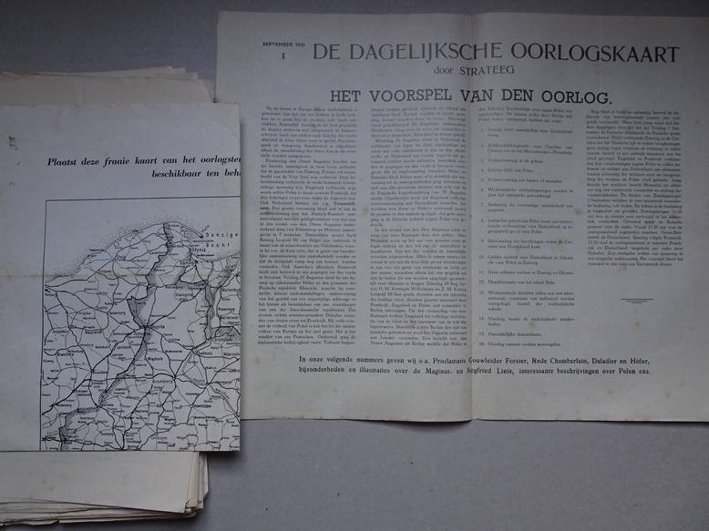 Strateeg. - De dagelijksche oorlogskaart. Nrs. I t/ VII en 47 stuks genummerd 1 t/m 47. En 1 losse kaart.