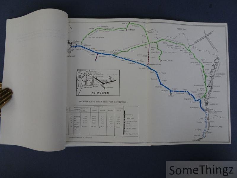 H. Vandervelden. - De scheepvaart. Kanalenproblematiek in Noord-Limburg. Analyse van de hinterlandtrafiek van de haven van Antwerpen naar het oosten. De moderniseringswerken van het Albertkanaal. Verbeteringswerken aan de Kempense kanalen. De oeververdediging va...