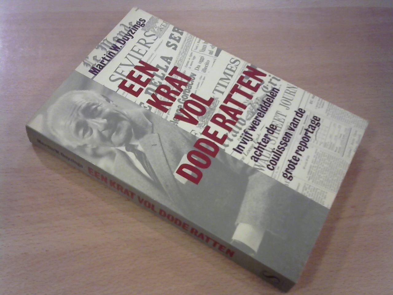 Duyzings, Martin W. - Een krat vol dode ratten. In vijf werelddelen achter de couissen van de reportage
