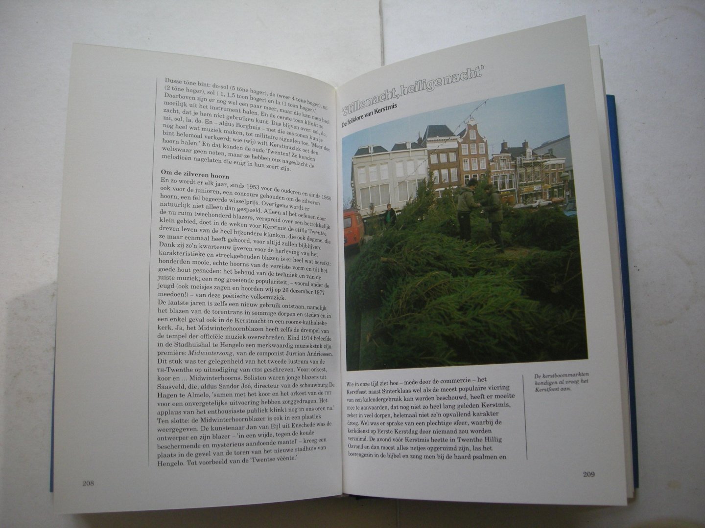 Molen, S.J. van der / Vogt, Paul, fotografie - Onze folklore.  Het jaar rond.