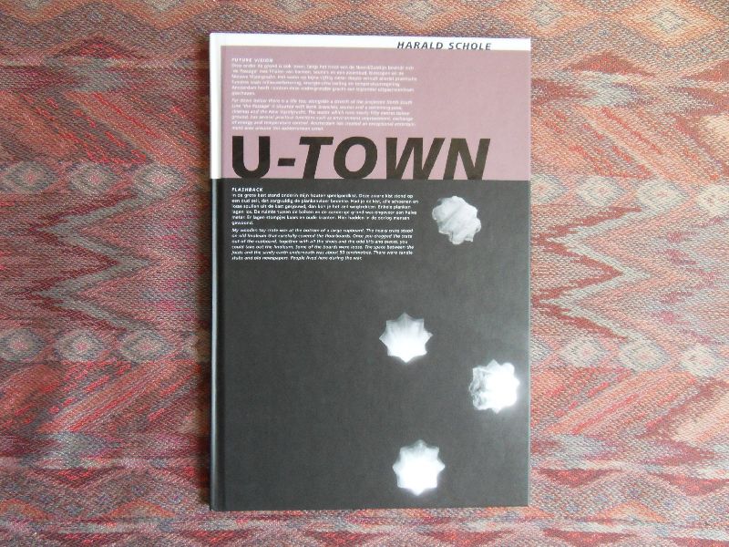 Schole, Harald. Beerman, Mirjam (tekst). - U-TOWN. --- 1e druk, 1999. In beperkte oplage verschenen (500 ex.). Over de architecturale kunst van Harald Schole (o.a. koper/brons figuren). Fraaie vormgeving. Gebonden en in nieuwstaat. Geen pagina aanduiding.