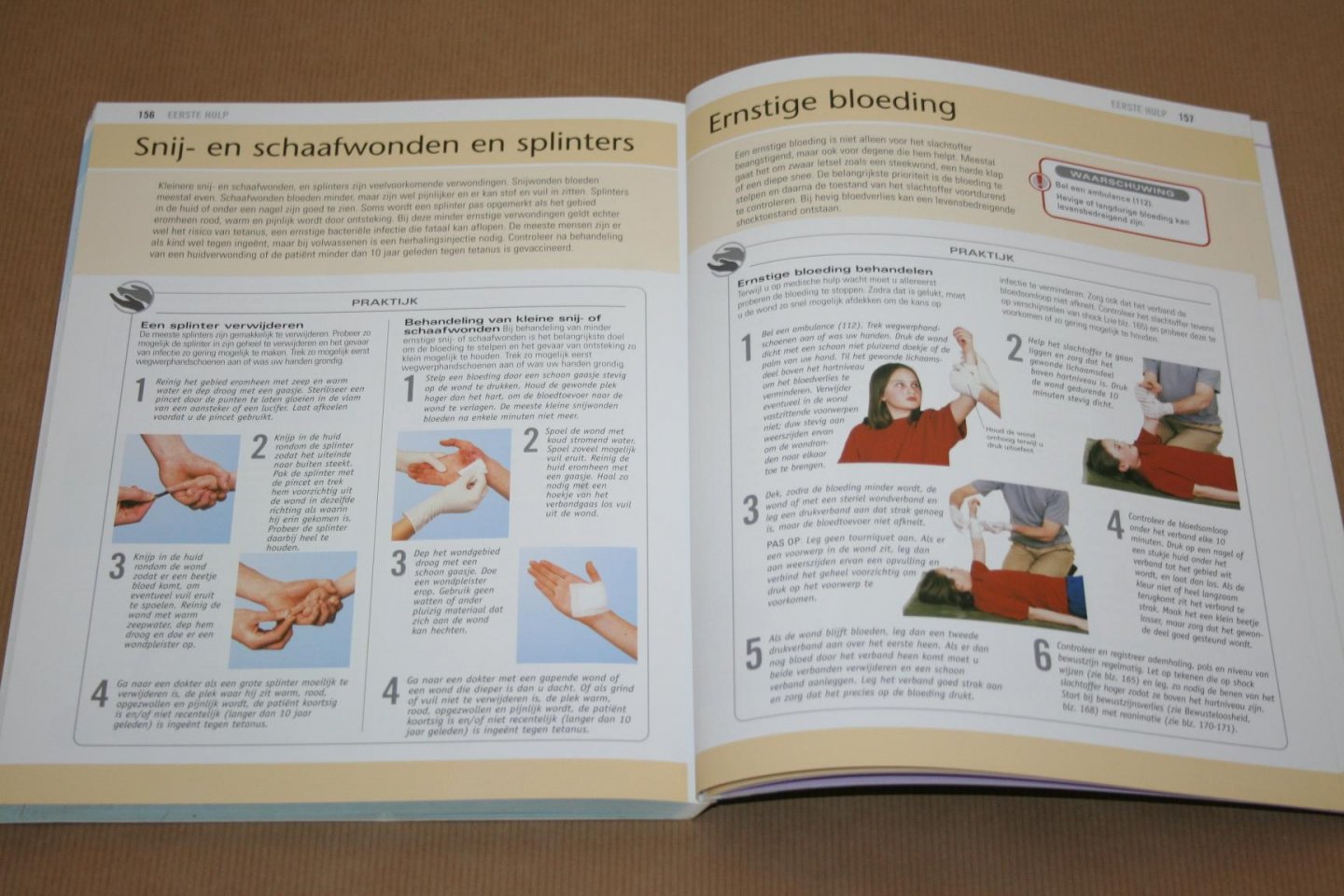 Dr. Michael Peters - Eerste hulp bij kleine kwalen  --    Sympomenwijzer en zelfzorg bij meer dan 150 veelvoorkomende minder ernstige aandoeningen, spoedeisende eerste hulp en geneesmiddelen van a tot z.