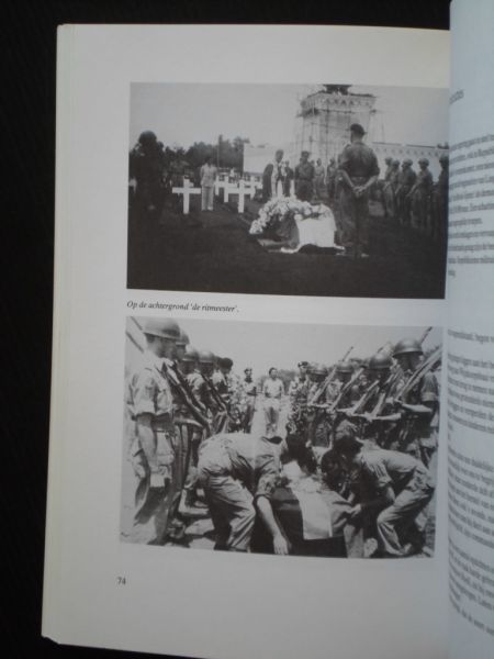 Smulders, R.M. - Een stem uit het veld, Herinneringen van de ritmeester-adjudant van generaal S.H.Spoor