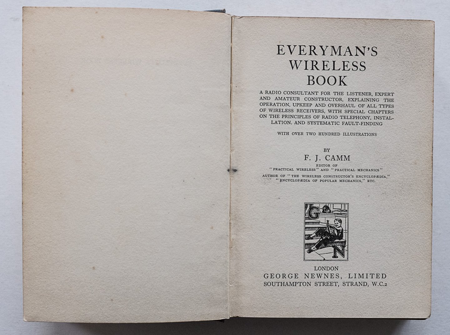Camm, F.J. - Everyman's wireless book : A radio consultant for the listener and constructor, explaining the operation, upkeep and overhaul of all types of wireless receivers, ... installation, and systematic fault finding