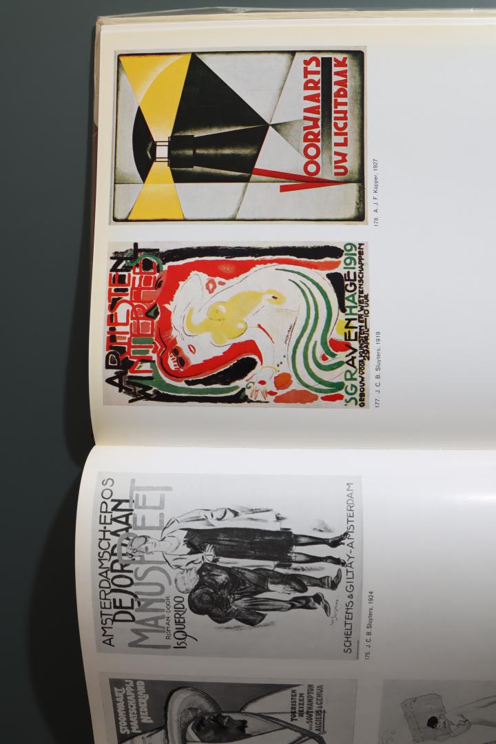 Dick Dooyes , Pieter Brattinga - a history of the dutch poster 1890-1960