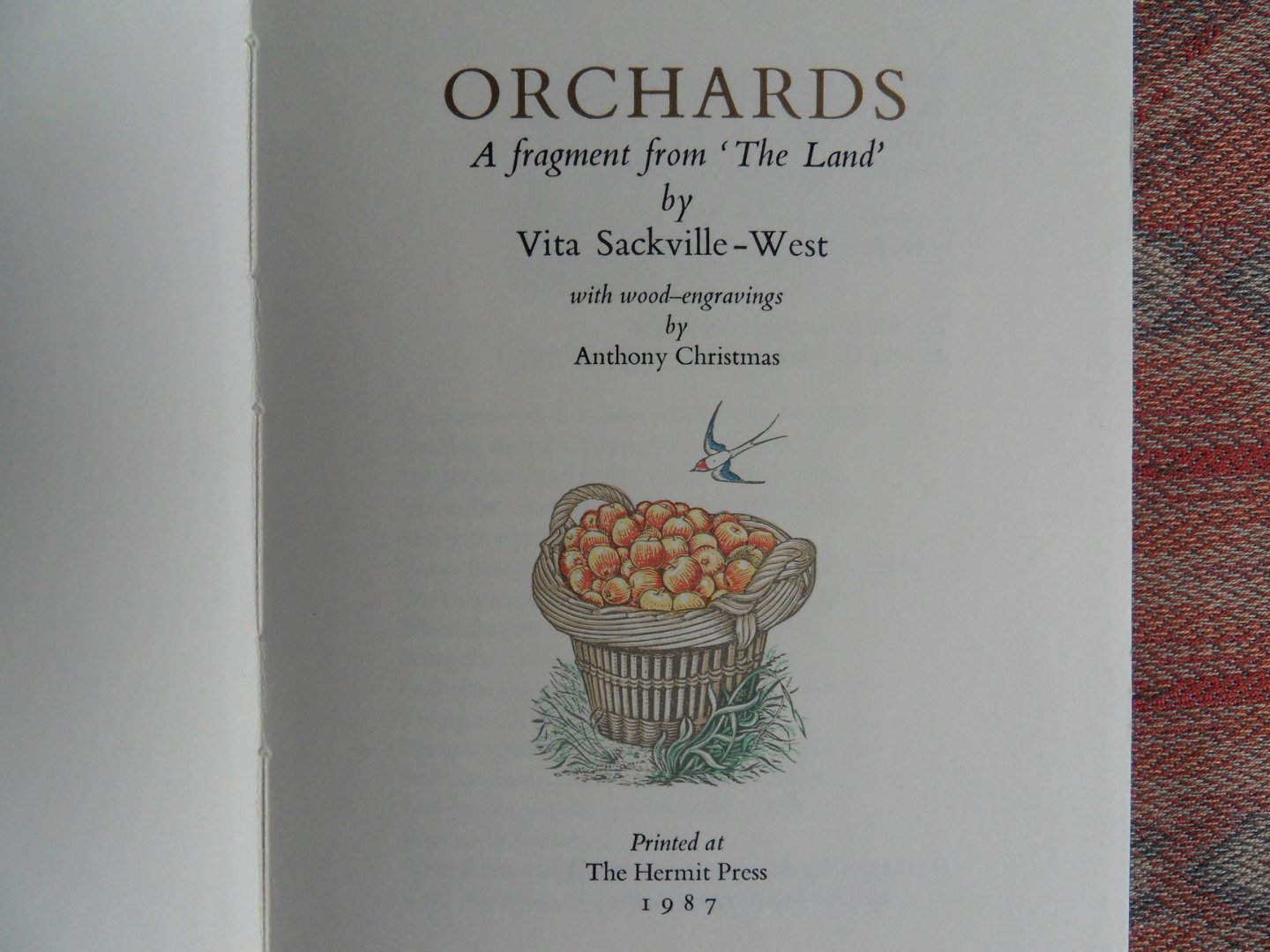 Sackville-West, Vita. - Orchards. - A fragment from 'The Land'. - With wood-engravings by Anthony Christmas. [Genummerd ex. 212 / 250 ].
