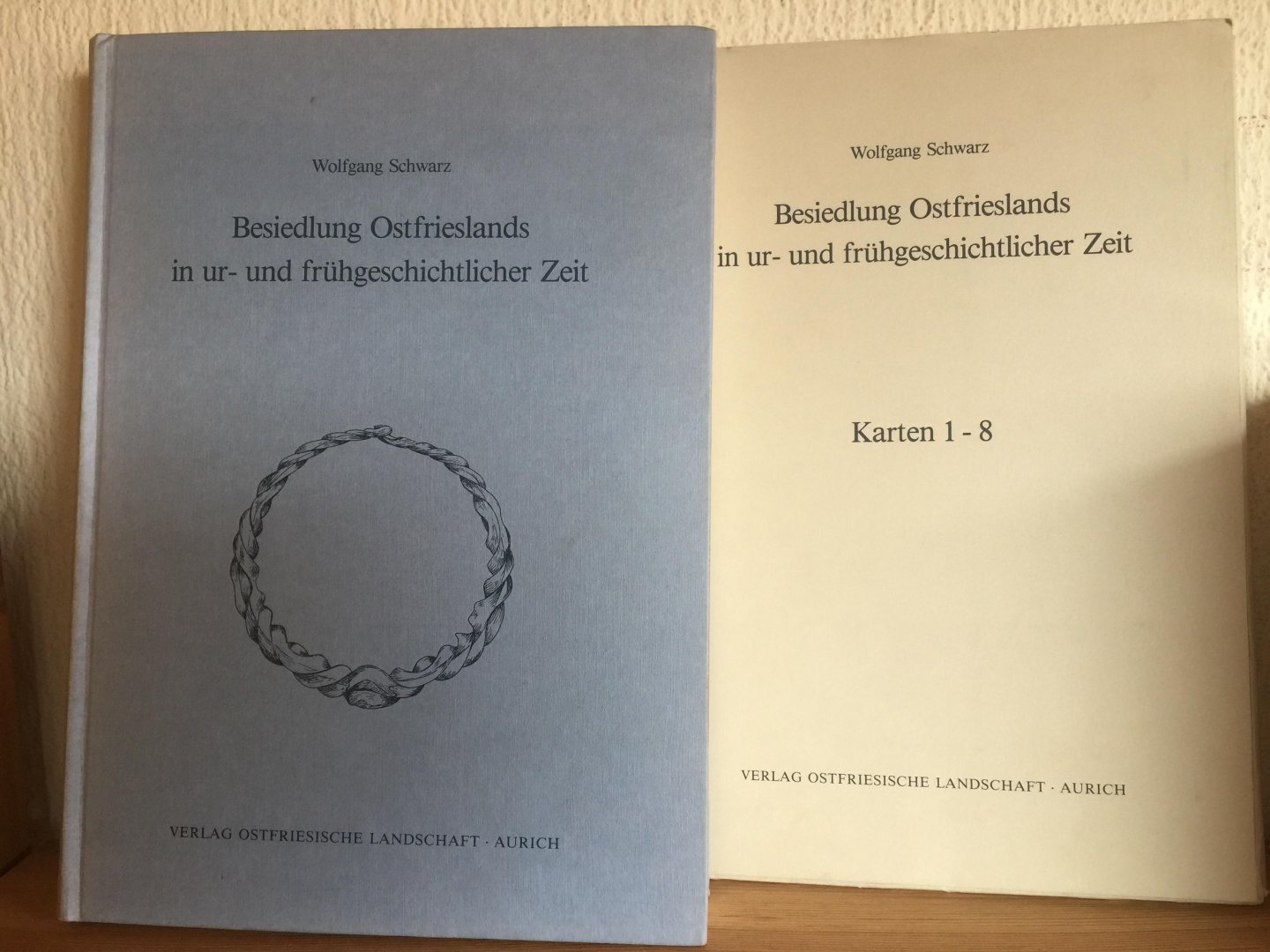 Wolfgang Schwarz - Besiedlyng Ostfrieslands in Ur und Frühgeschichtlicher Zeit , Mit Karten