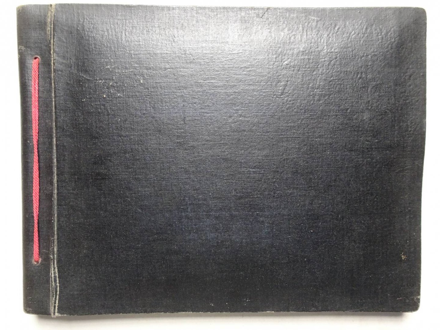 Bruijn, Ab de (fotografie). - Fotoalbum. "Ter herinnering aan de uitgevoerde herstel- en Baanverzwaringswerken van de spoorlijn Dordrecht-Willemsdorp 1945-1946".