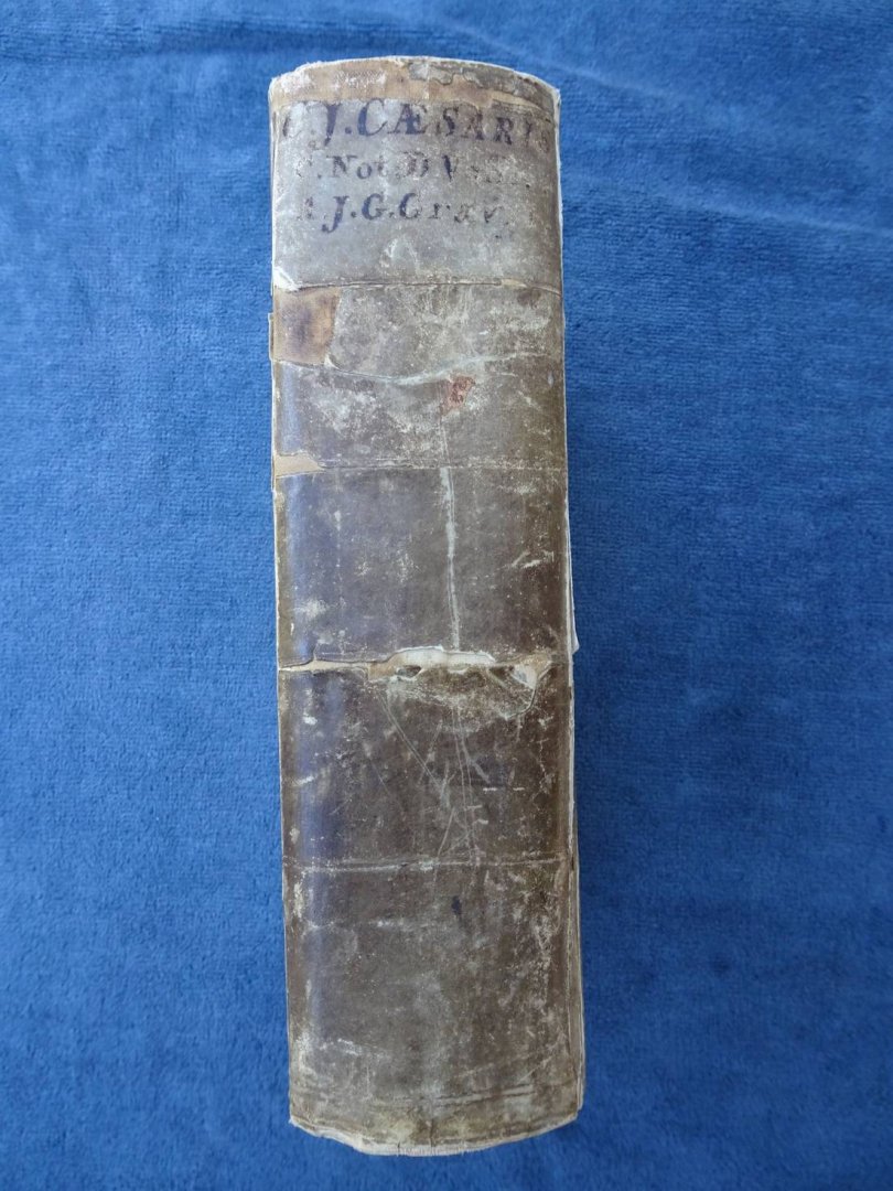 Caesaris, C. Julii (Julius Caesar). - C. Julii Caesaris Quae extant Cum Notis & Animadversionibus Dionysii Vossii, Ut & qui vocatur Julius Celsus de vita et Rebus Gestis C. Julii Caesars, ex Musaeo Joannis Geogii Graevii.