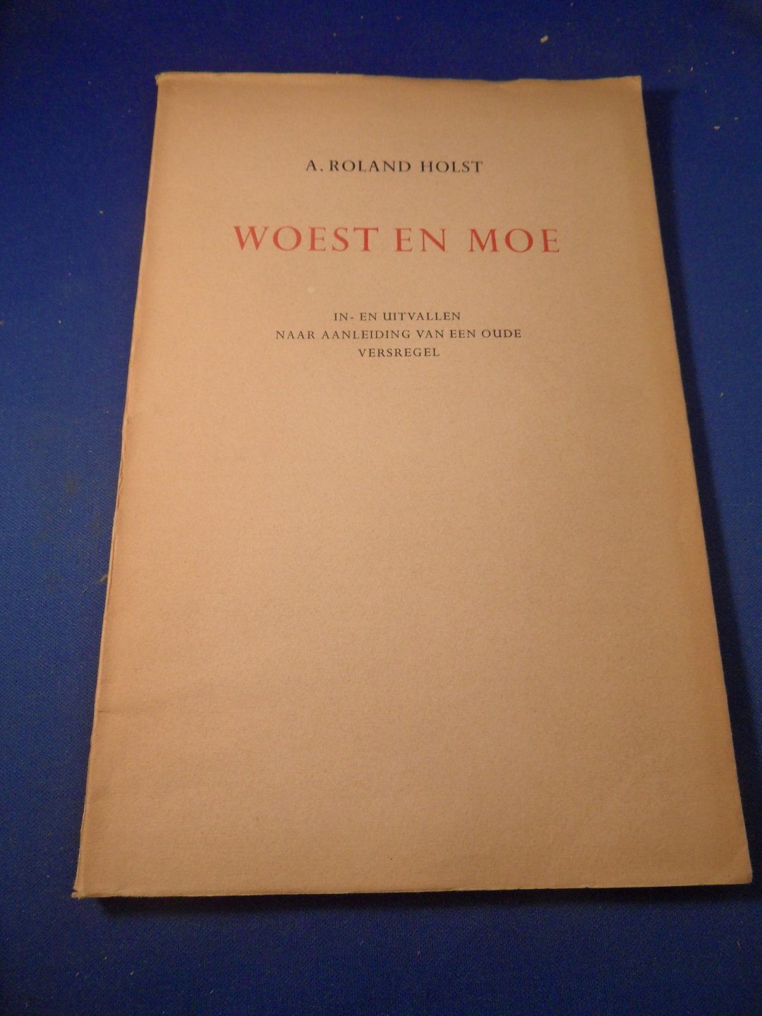 Holst, A. Roland - Woest en moe. In- en uitvallen naar aanleiding van een oude versregel