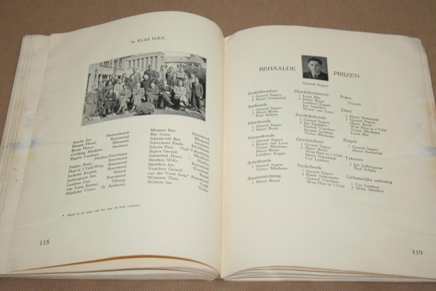  - Collegeklok -- Jaarboek Bischoppelijk College Roermond 1938-1939