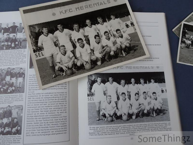 Flamand, Jos [compil.] - K.F.C. Herentals 50 jaar fusie, 1941-1991: jubileumboek. [Met 3 originele foto's en vaandel.]