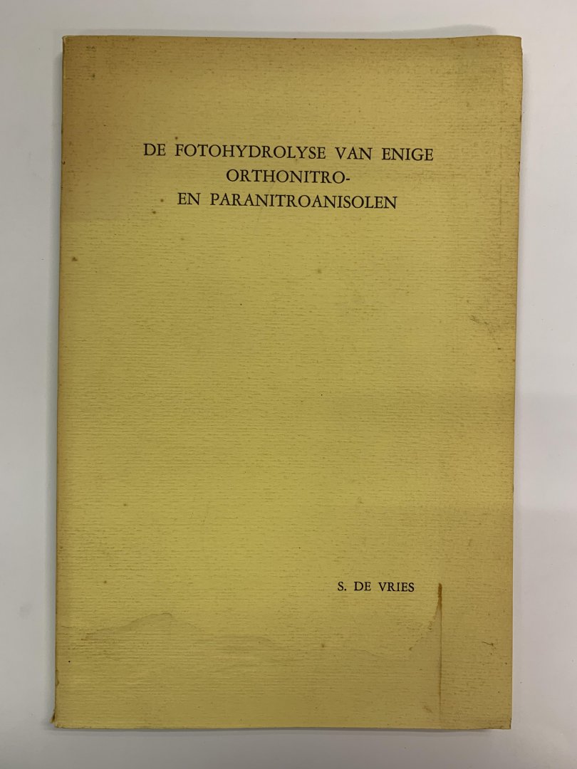 S. de Vries - De fotohydrolyse van enige orthonitro- en paranitroanisolen
