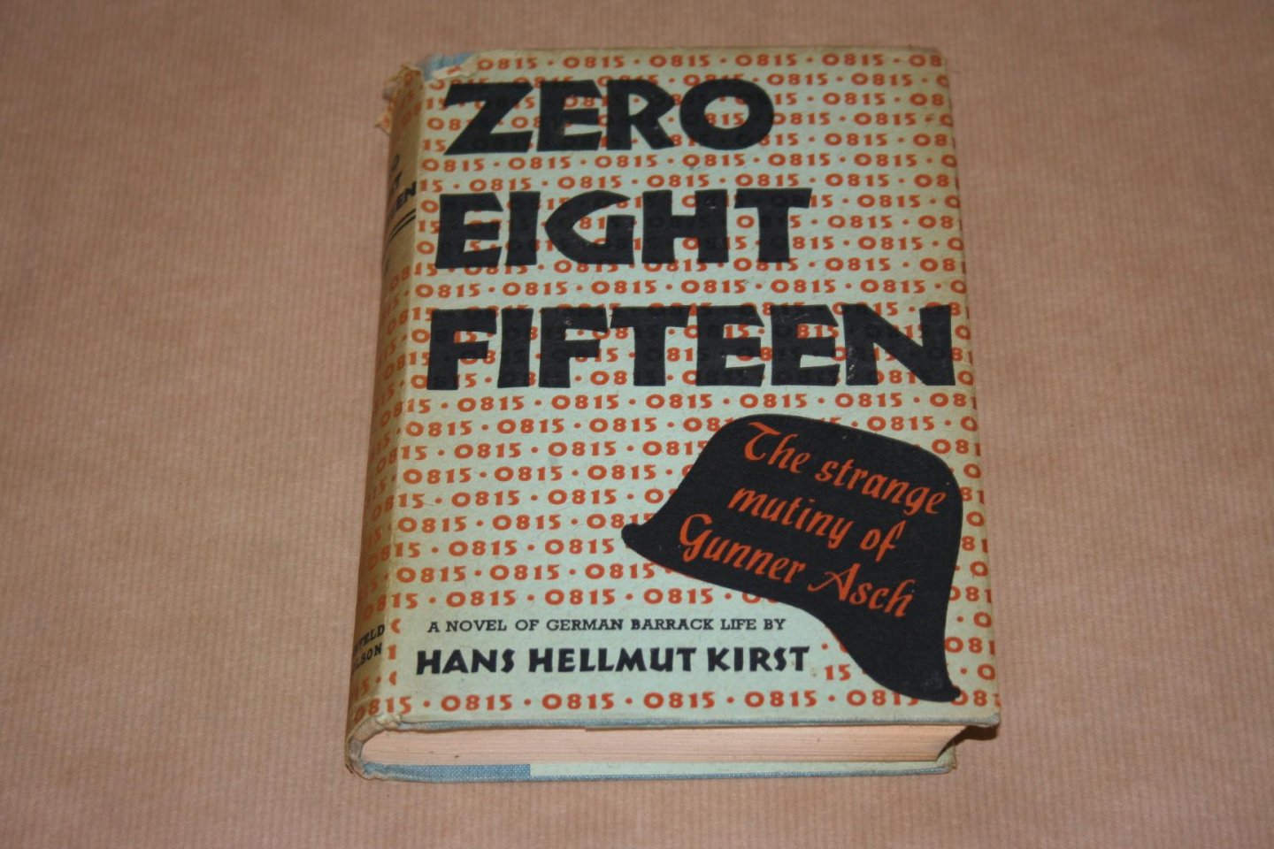 Hans Hellmut Kirst - Zero Eight Fifteen -- The Strange Mutiny of Gunner Asch