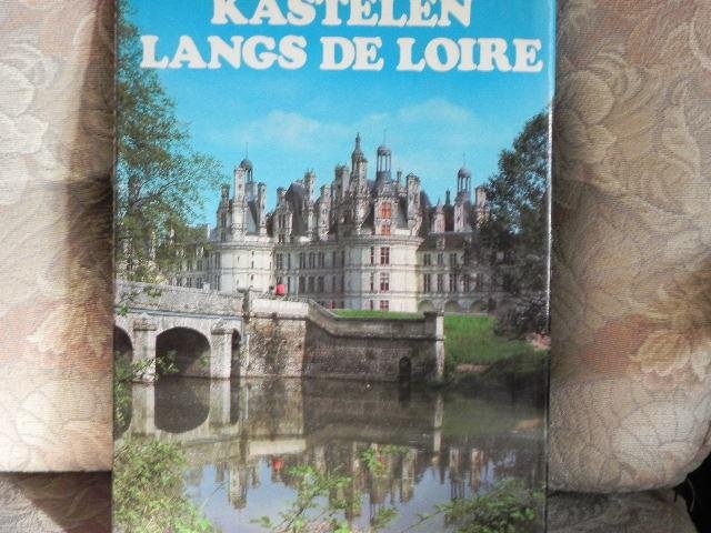 diverse schrijvers/ - Kathedralen in Frankrijk, Kastelen langs de Loire - Kastelen en Paleizen van Parijs en omgeving