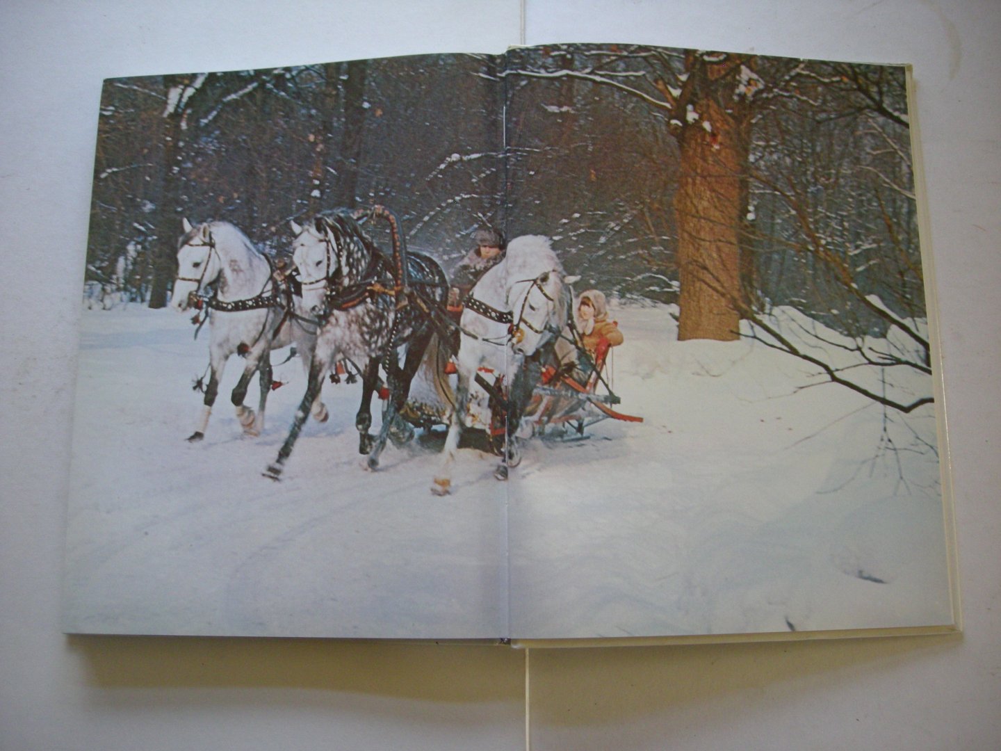 red. / illustration from magazine 'Travel to the USSR' - Have a Good Trip / Bon voyage / Gute Reise