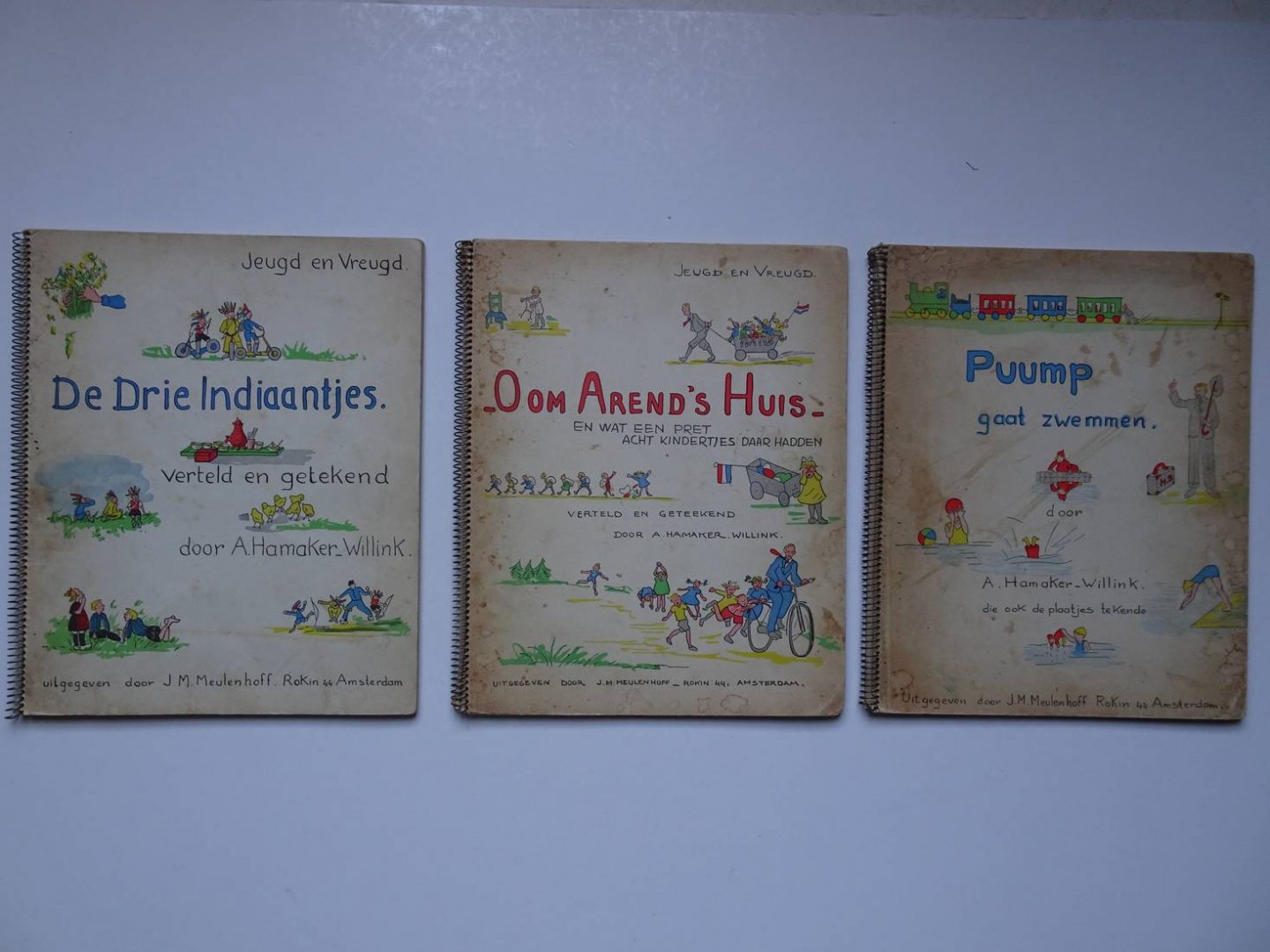 Hamaker-Willink, A.. - Puump gaat zwemmen/ Oom Arend's Huis- en wat acht kindertjes een pret daar hadden/ De drie Indiaantjes. 3 delen.