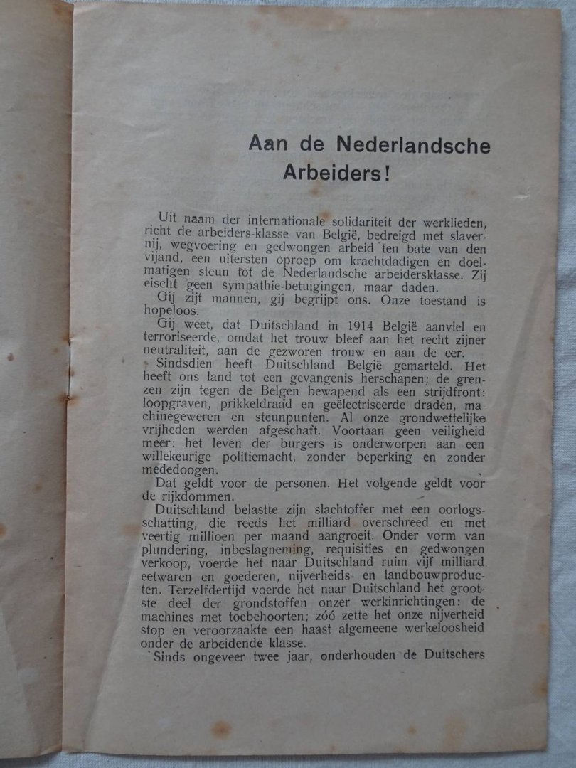 No author. - De Belgische arbeiders aan de Nederlandse arbeiders; oproep der Belgische arbeiders van alle politieke schakeeringen tot hunne Nederlandsche broeders gelijkvormig verklaard aan den oorspronkelijken tekst, komende uit het bezette land, door den...