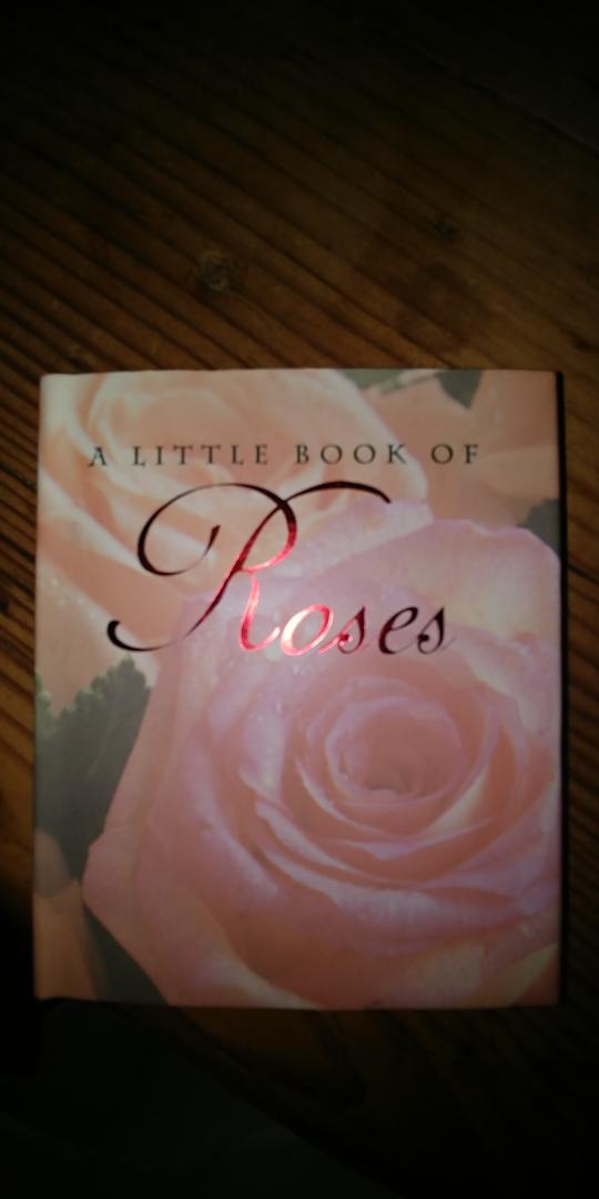 Arnott, Nancy - A little book of Roses