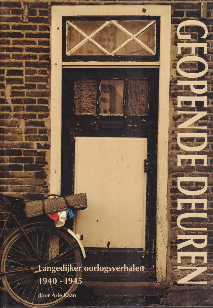 Kaan, Arie - Geopende Deuren (Langedijker Oorlogsverhalen 1940-1945), 80 pag. hardcover, zeer goede staat